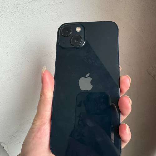 iPhone 13 512G 黑色， 電池效能95 ％，功能全部正常運作，已貼貴價玻璃鋼化貼及保...