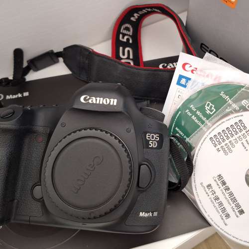Canon 5D Mark III 盒裝包配件