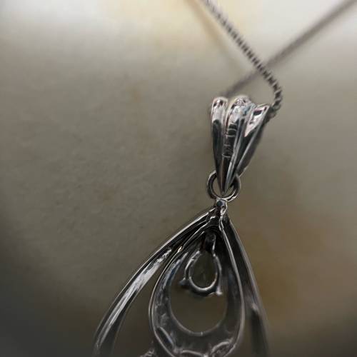 意大利 18k 白金 頸鏈 淺藍色鑽石19份加全碎石