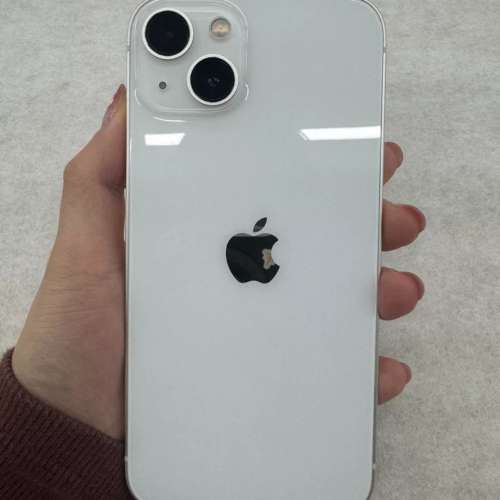 Apple iPhone 13 512G 白色， 6.1寸大螢幕，電池效能86 ％，功能全部正常運作，已貼...