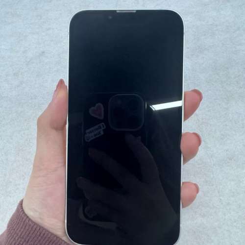 Apple iPhone 13 512G 白色， 6.1寸大螢幕，電池效能86 ％，功能全部正常運作，已貼...