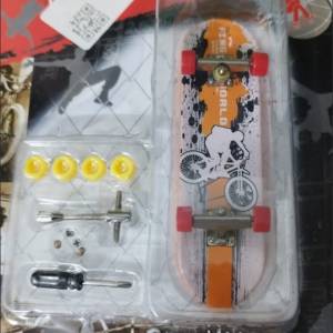 全新skatepark 4 吋手指滑板 New finger skateboard