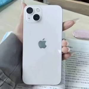 iPhone 13 512G ，電池效能86 %，換機放售，已貼上原裝鋼化Mon及贈送全新手機套。