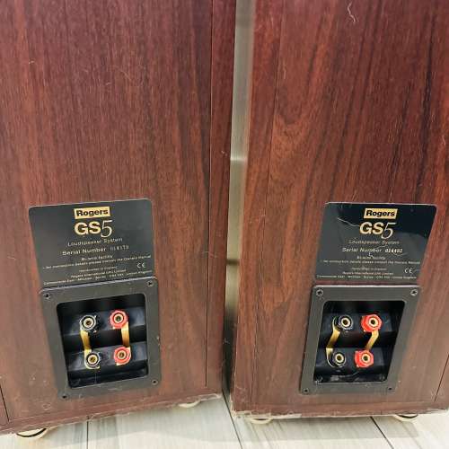 出售Rogers 坐地喇叭一對，型號GS5，100%正常，外觀八成新，喇叭網約七成新，英國...