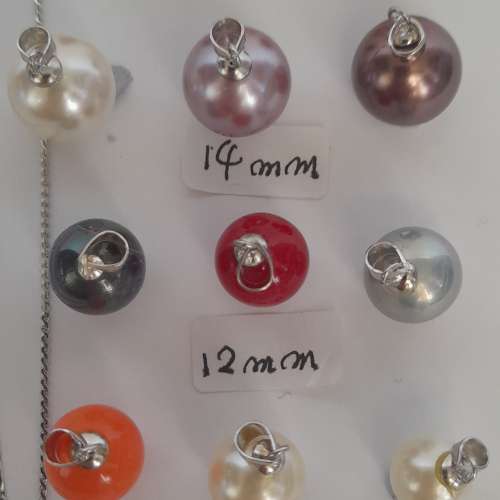 半價清理舊存貨。貝殼珍珠shell pearl吊咀.純銀鈎扣，每個一百元兩個起八折，十個起...