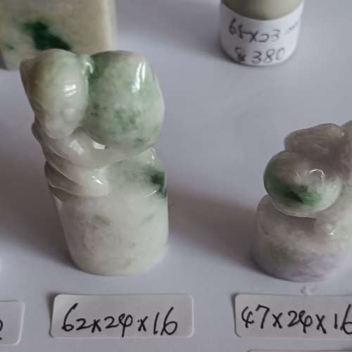 翡翠A玉圖章， 貔貅/猴子/獅子，每個價錢如照片顯示，兩個起八折，全部 清貨價五折...