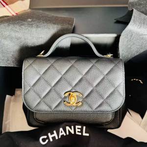 Chanel香奈兒affinity荔枝紋黑金郵差包