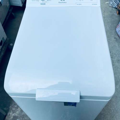 洗衣機(上置)伊萊克斯 新款1200轉 6KG 95%新 EWT1266EWW有保用 包送貨及安裝