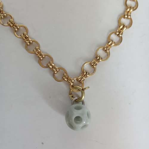 一套由五條約七吋銅手鏈組成，加上三個13mmA玉多孔 球diy手串頸鏈,多款靈活組合。多...