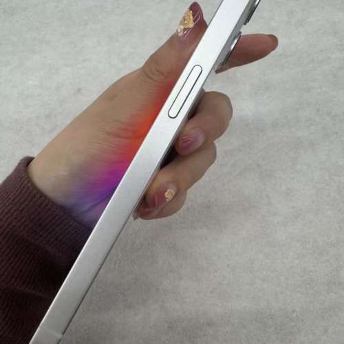 iPhone 13 512G  6.1寸！功能全部正常運作，電池效能86 %，電池良好，已貼貴價玻璃...