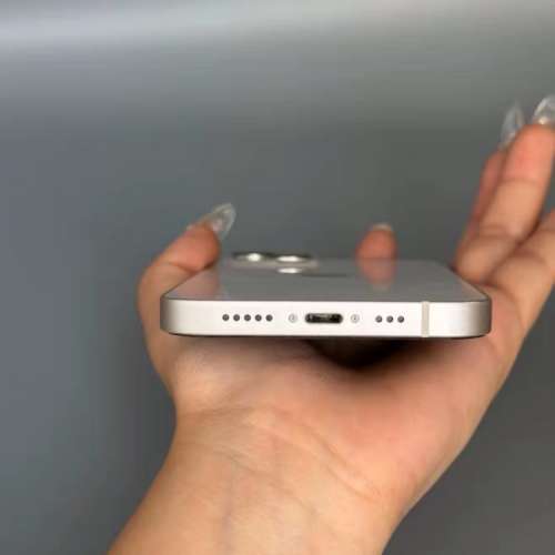 Apple iPhone 13 512G 白色，5G 雙咭，電池效能86 ％，功能全部正常運作，已貼貴價...