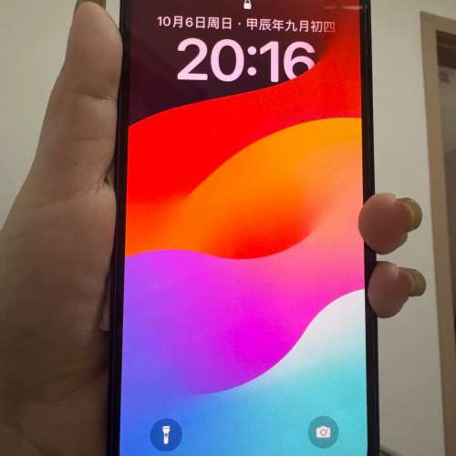 iPhone 13  512GB ，跟全新玻璃鋼化貼及保護套