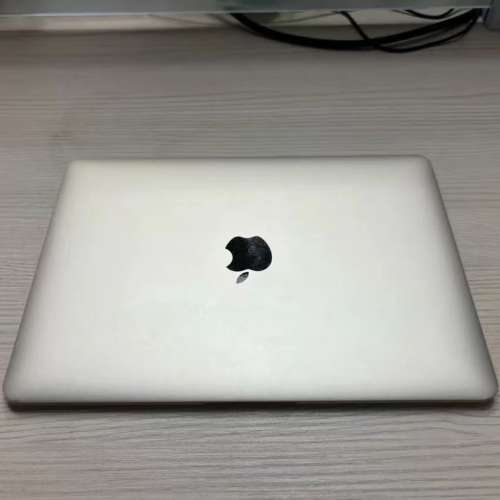 12寸MacBook Air 成色好，頂配8G記憶體，512G固態硬盤，超薄身。