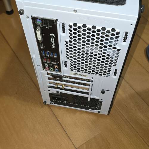 主機 AMD Ryzen 7 2700X SSD 512G +256G Ram32G GTX1050TI