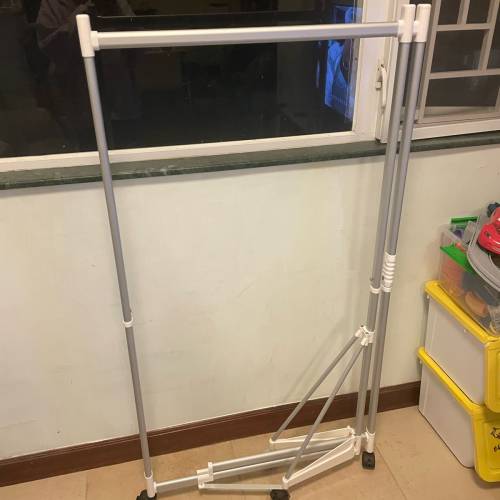 天上野 推拉式活動 晾衫架 可伸縮 原價$399 尖沙咀自取或代call車🙏🏻  樓下有泊車...