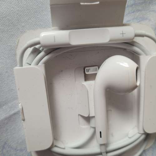 全新原装Apple iPhone lighting 插頭有線耳機1個。