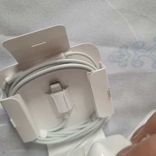 全新原装Apple iPhone lighting 插頭有線耳機1個。