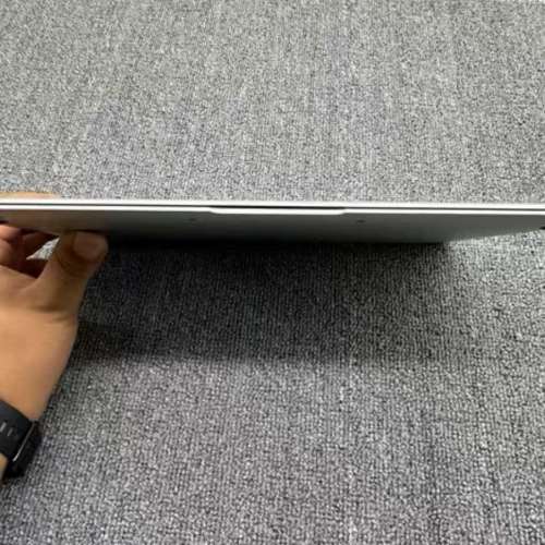 12寸MacBook Air 成色好，頂配8G記憶體，512G固態硬盤，超薄身。