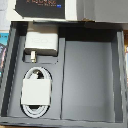 Vivo x fold3 pro 16+512 有盒有單九成新