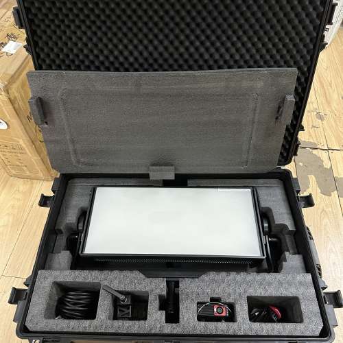 Aputure Nova P600c RGB LED panel with hard shell case kit 全色域柔光持續燈連拉...