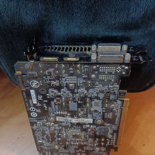 GIGABYTE GTX-950 2G GDDR5 雙風扇 要插6-pin电源 板本。全正常。