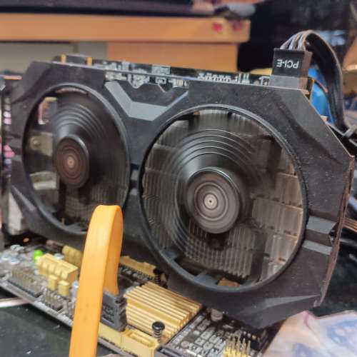 GIGABYTE GTX-950 2G GDDR5 雙風扇 要插6-pin电源 板本。全正常。
