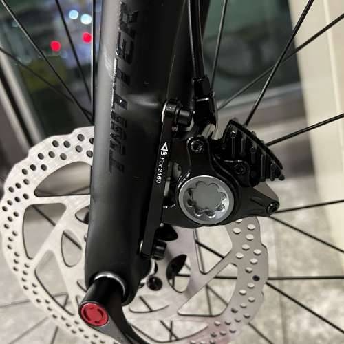 騅特 TWITTER T8 24速 碳把 全油剎 碟剎桶軸碳纖維公路車 $5380送水架前後蛙燈