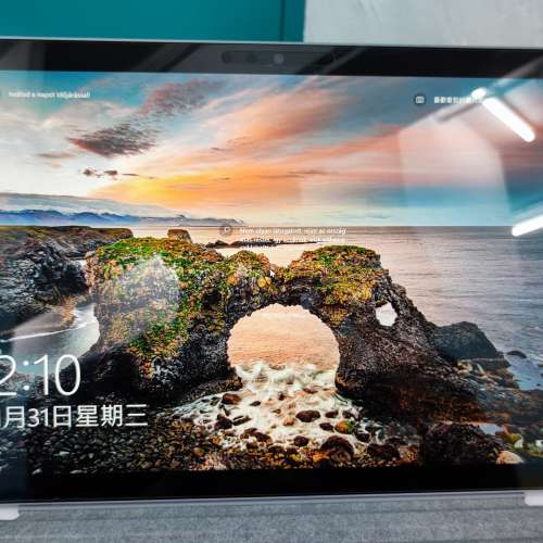 Surface pro 6 1796全正常,用來Present,處理文件, 畫圖超順,可以作為平板電腦輕便携...