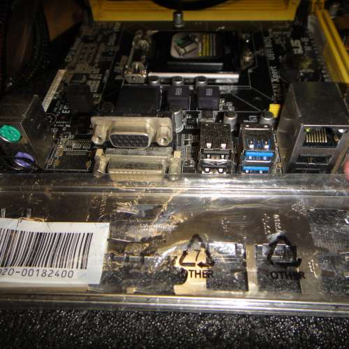 ASUS H81M-E  Micro-ATX主機版  (含windows10Home啟用碼) Socket 1150
