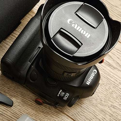 Canon 5D Mark 4 + EF 24-70 F/2.8 ii usm + Battery Grip + Speedlite 600EX ii-RT