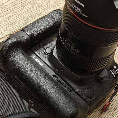Canon 5D Mark 4 + EF 24-70 F/2.8 ii usm + Battery Grip + Speedlite 600EX ii-RT