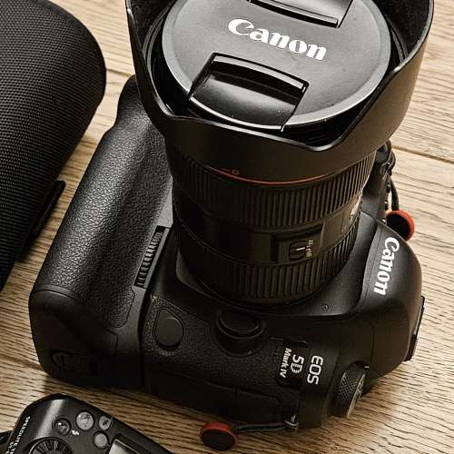 Canon 5D Mark 4 + EF 24-70 F/2.8 ii usm + Battery Grip + Speedlite 600EX ii-RT
