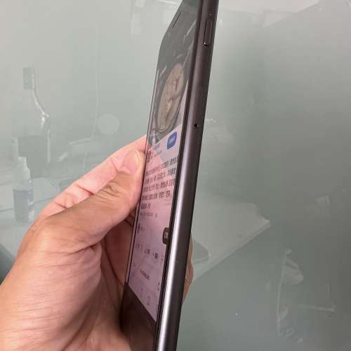 iPhone 8 plus 64gb,港行,少花，所有功能正常，冇修冇拆，淨機連殻！