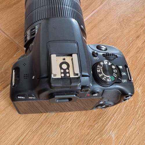 Canon 100D + Canon EF-S 18-135mm f/3.5-5.6 IS STM