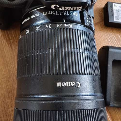 Canon 100D + Canon EF-S 18-135mm f/3.5-5.6 IS STM