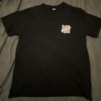 UNDEFEATED TEE size M W48cmL69cm