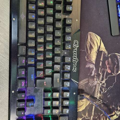 青軸 Keyboard 發光彩色RGB燈電競遊戲鍵盤