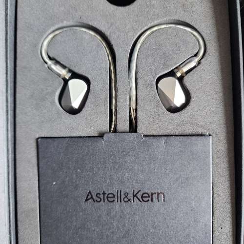 AK x Campfire Audio Pathfinder earphone