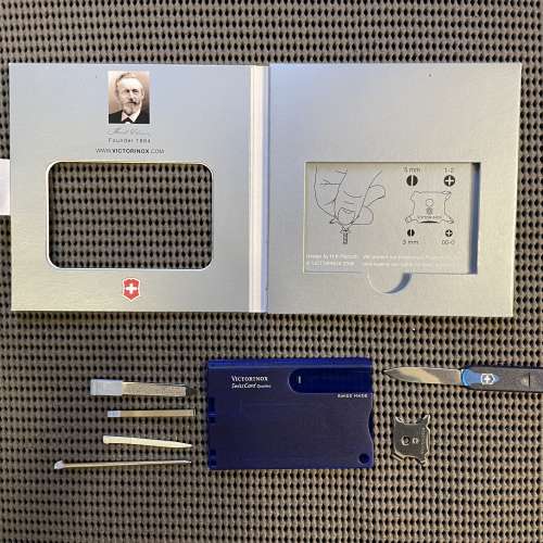 放全新 Victorinox Swiss Card Quattro 萬用旅行工具套裝