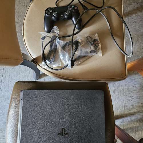 PS4 1TB版主機出售（價錢可議😊)
