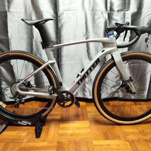 TWITTER (gravel bike)