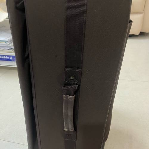 27吋行李箱，耐髒耐磨