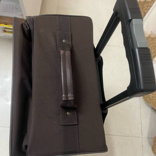 27吋行李箱，耐髒耐磨