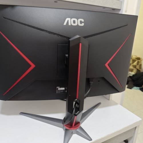 放AOC CQ27G2曲面顯示器2K 144Hz