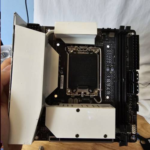 gigabyte b760i aorus pro ddr4