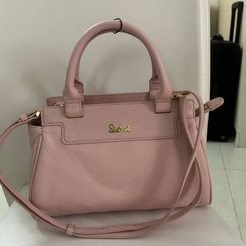 粉色Salad牌子，九成新，全真牛皮，可單肩，手提，尺寸長27*高18*深11cm