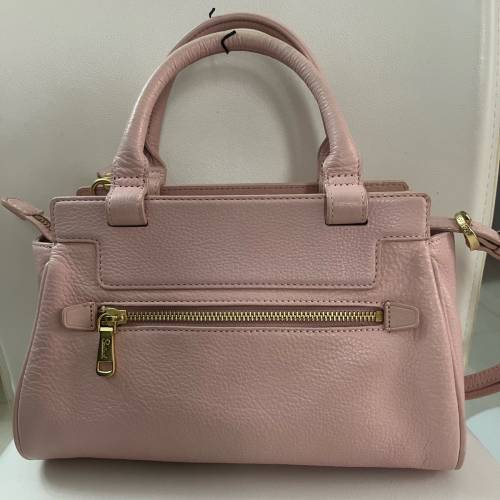 粉色Salad牌子，九成新，全真牛皮，可單肩，手提，尺寸長27*高18*深11cm