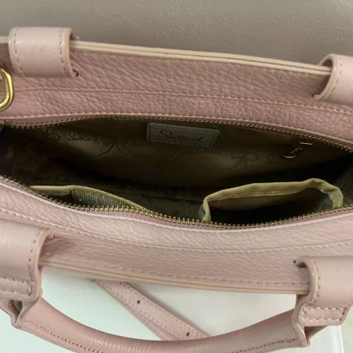 粉色Salad牌子，九成新，全真牛皮，可單肩，手提，尺寸長27*高18*深11cm