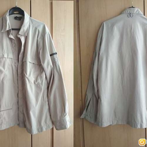 95%新Aigle淺卡其色中性3袋外套