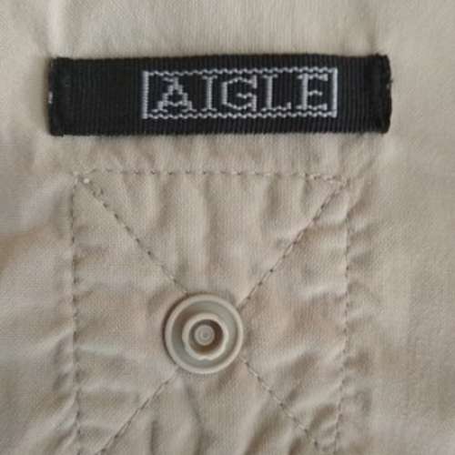95%新Aigle淺卡其色中性3袋外套